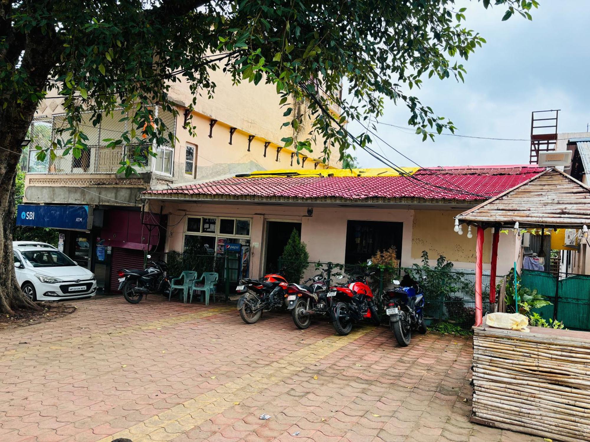 Hotel Paradise Stays Pachmarhī Exterior foto